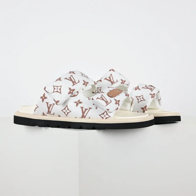 Murakami Takashi leather round toe slip-on flip flops