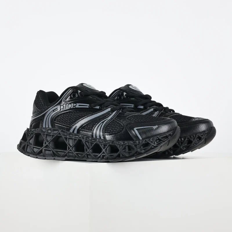 B35 Lw3 x Kaws joint sneakers