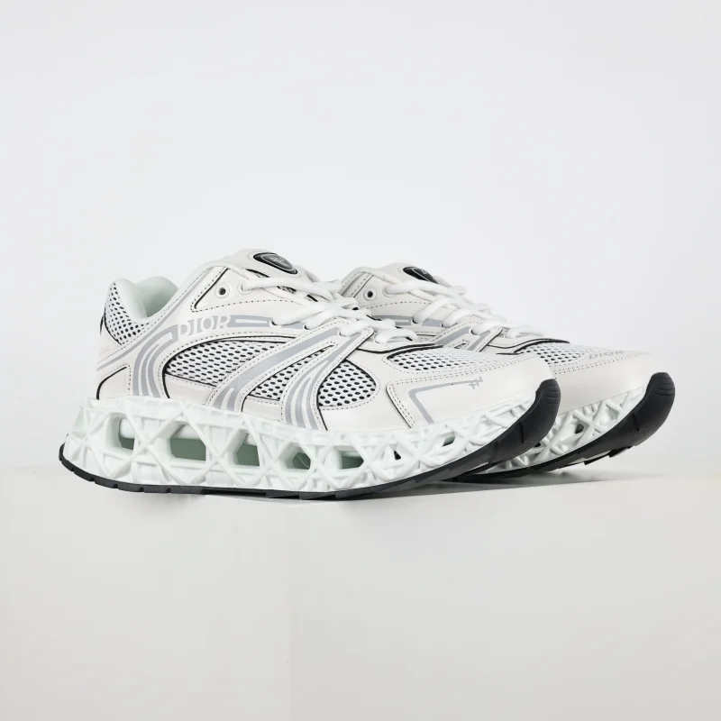 B35 Lw3 x Kaws joint sneakers white