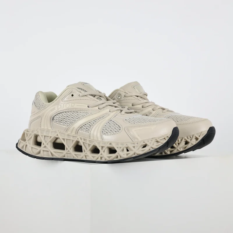 B35 Lw3 x Kaws Collaboration Sneakers Brown