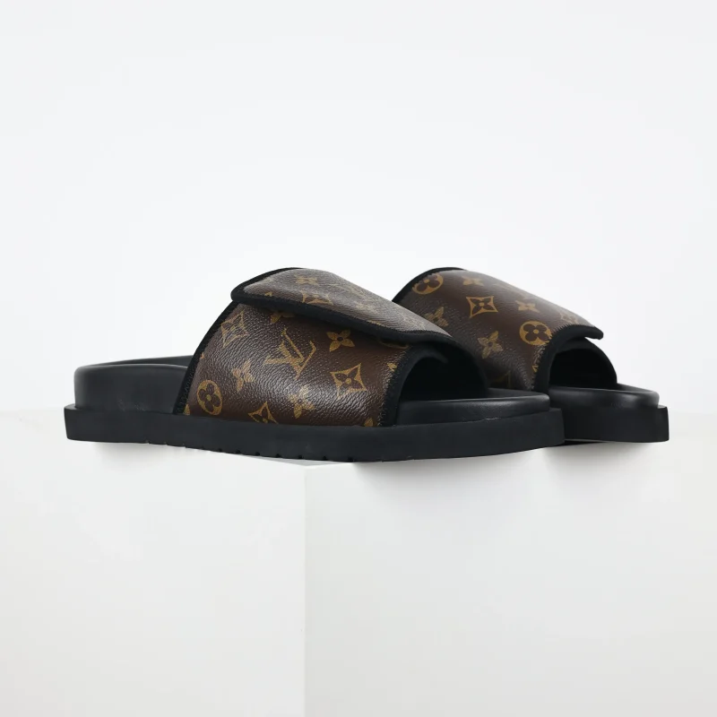 Round toe flip flops brown