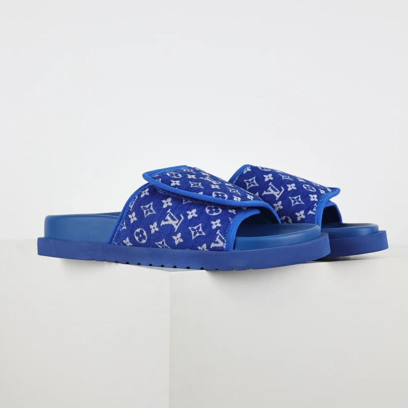 Round toe flip flops blue flocking