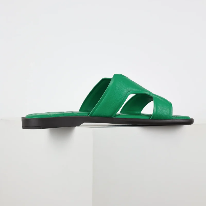 Round toe flip flops green