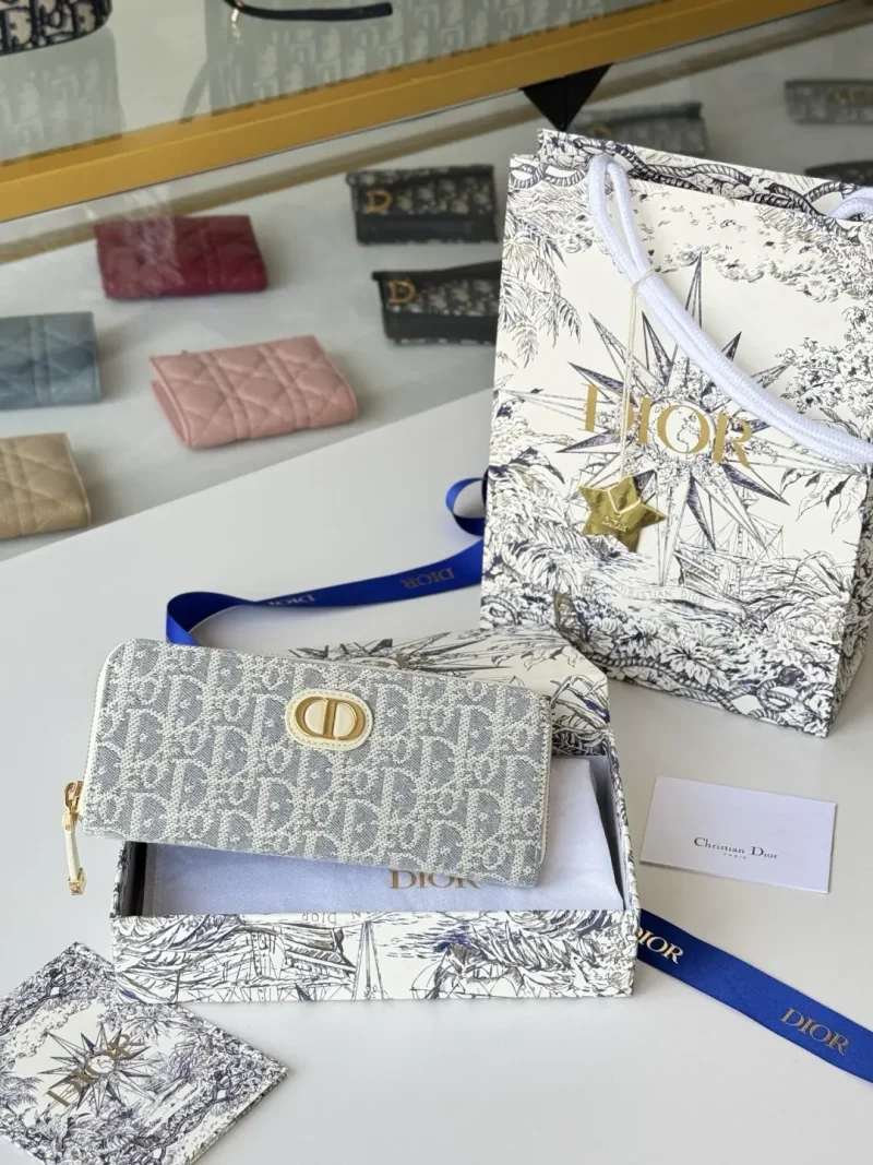 Long zipper wallet light blue