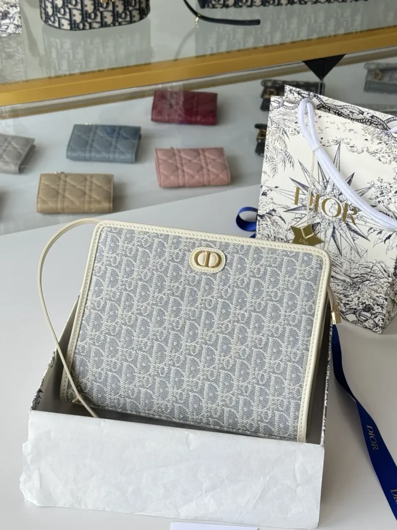 Montaigne Clutch 26cm Light Blue Monochrome