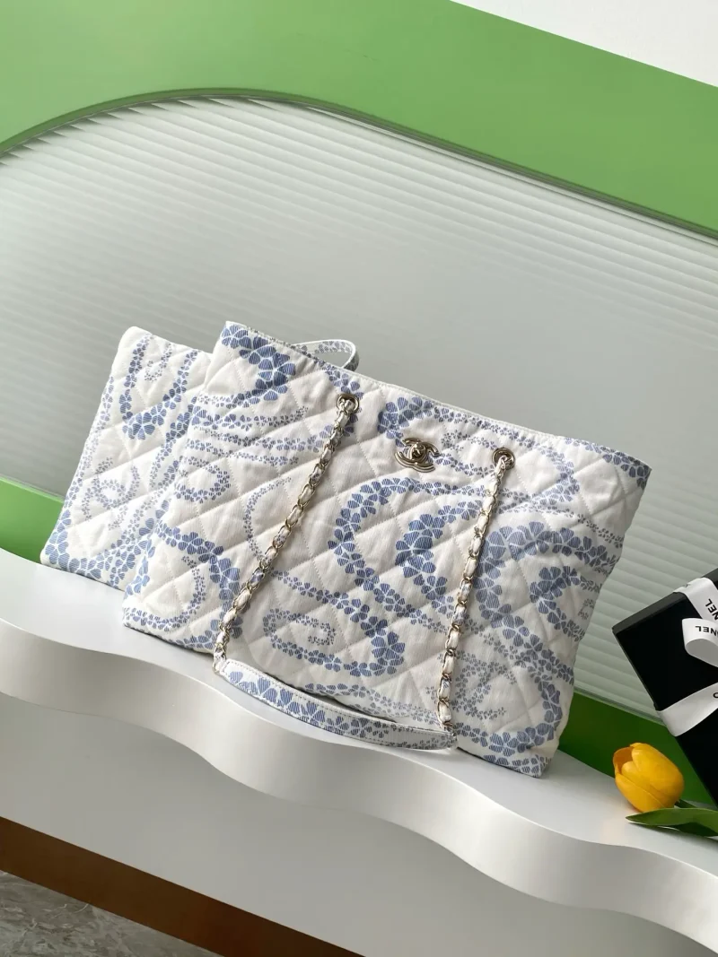 Beach bag blue and white color combination