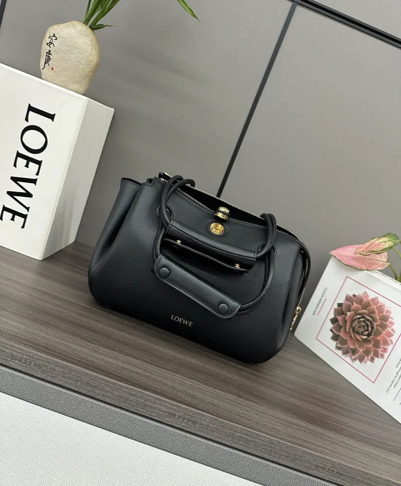 Soft cow leather Madrid handbag black