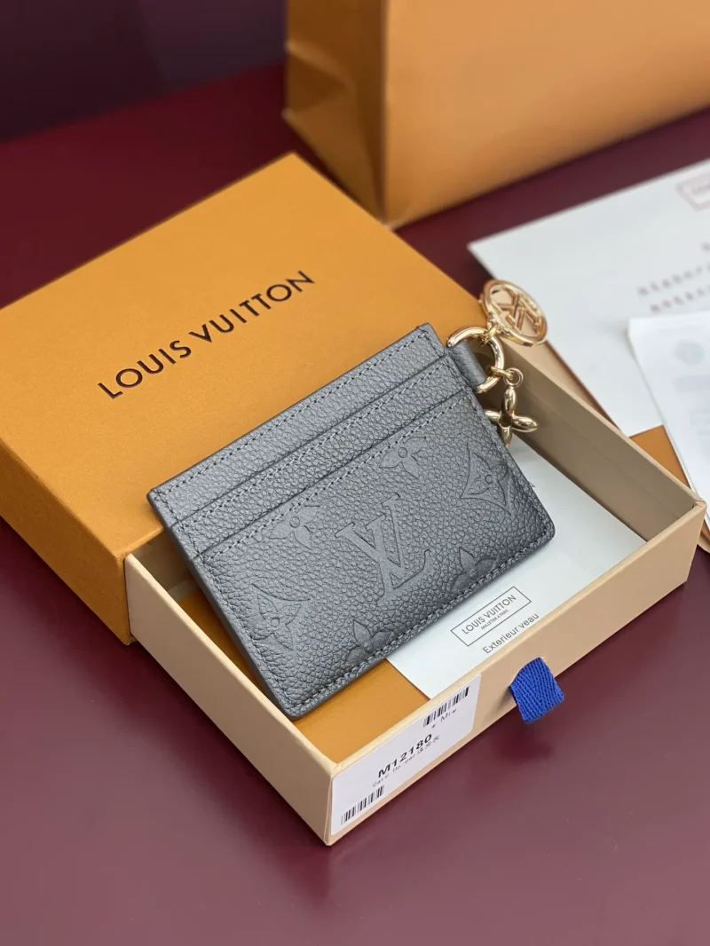 Business card holder 10.2 x 7.3 x 0.3 cm (length x height x width)