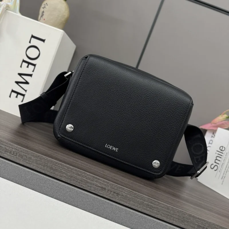 Pebble messenger bag black 23*18*9cm