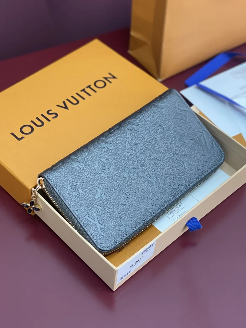 Women's wallet pearl grey 19.5 x 10.5 x 2.5 cm (length x height x width)