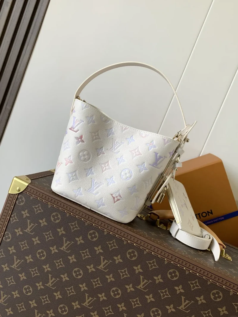 Baby Bag: 18 x 12 x 16 cm (H x W x L) White