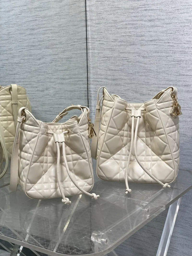 Caro Bucket Bag Motion Ivory