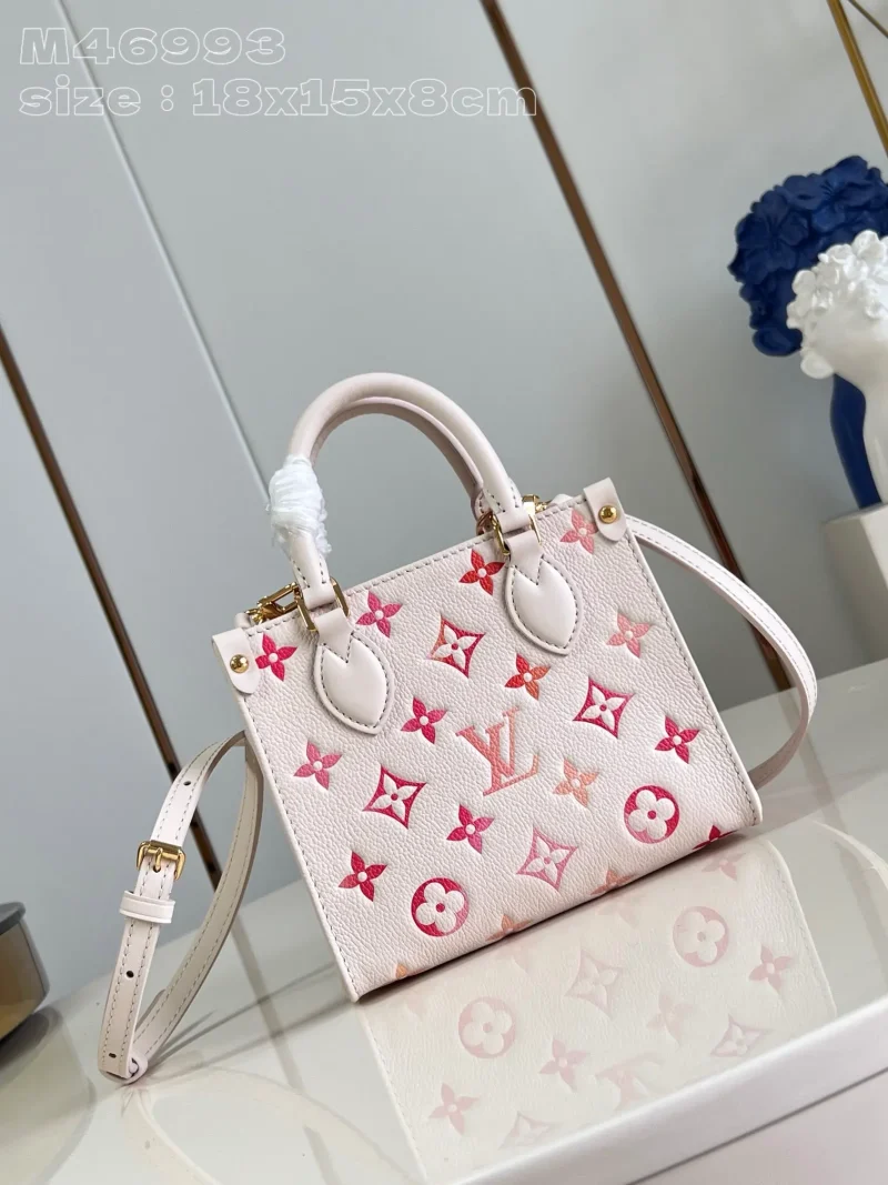 Embossed leather tote bag 18 x 15 x 8.5 cm (length x height x width)