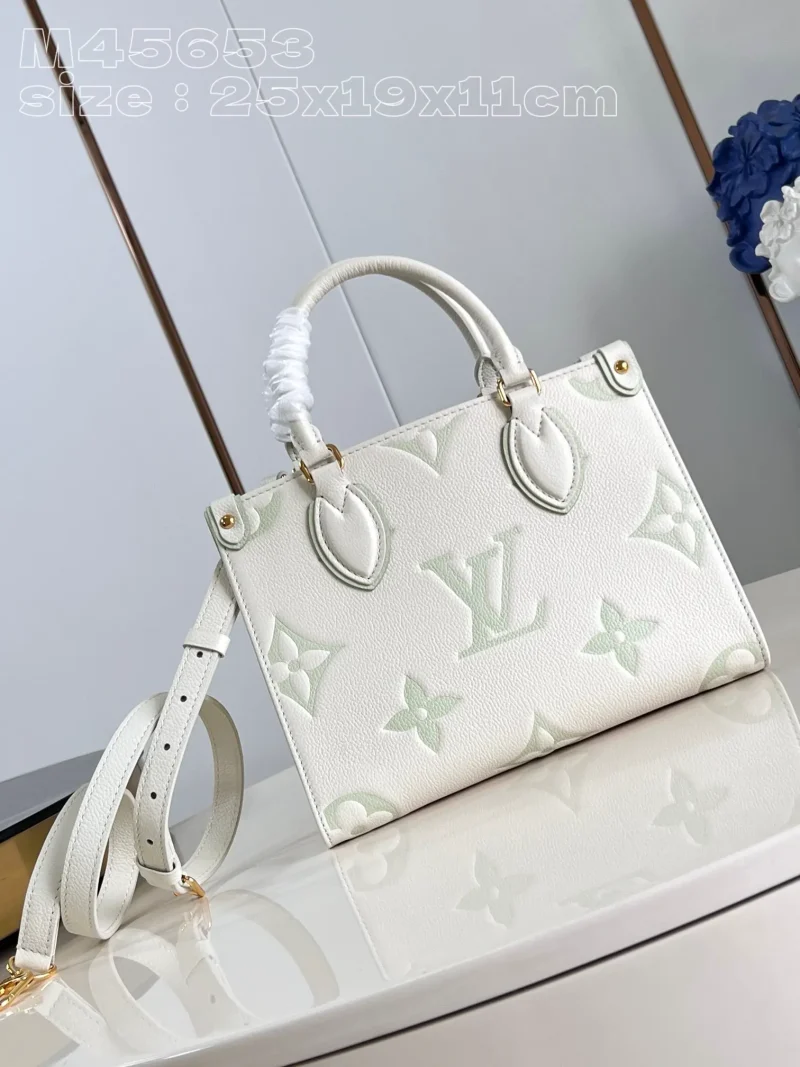 Embossed leather tote bag Small 25 x 19 x 11.5 cm (length x height x width)