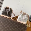 Noé BB Bucket Bag: 24 x 15 x 22 cm (H x W x L)