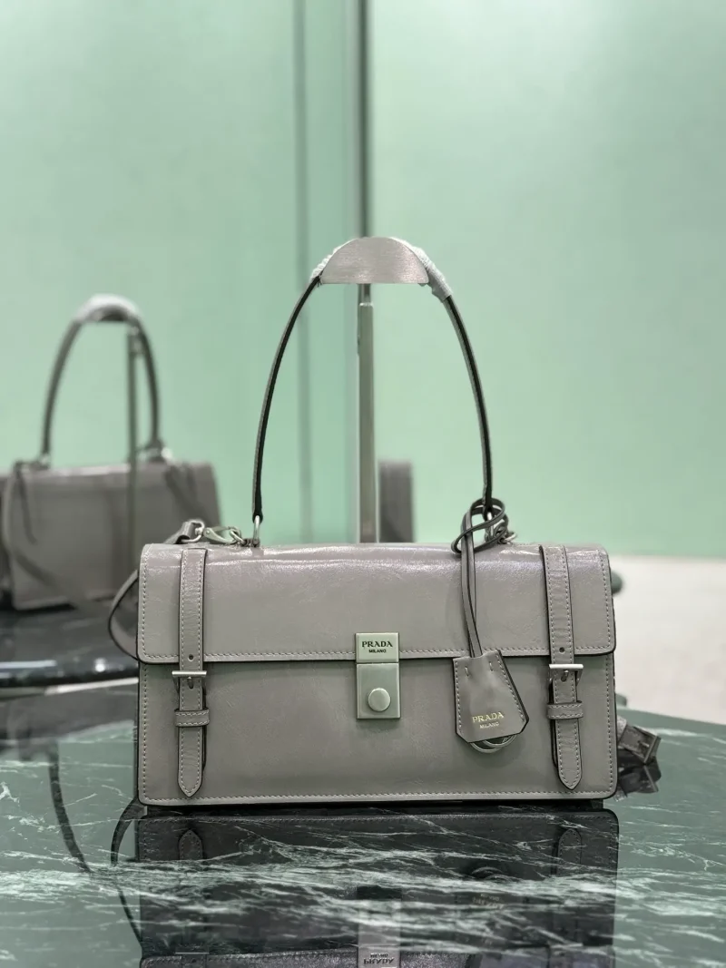 Briefcase length 32 height 16.5 x bottom 10cm gray