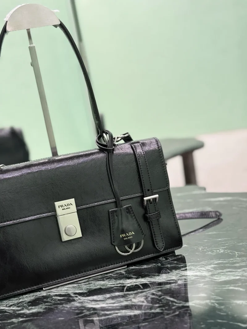 Briefcase length 32 high 16.5 x bottom 10cm black