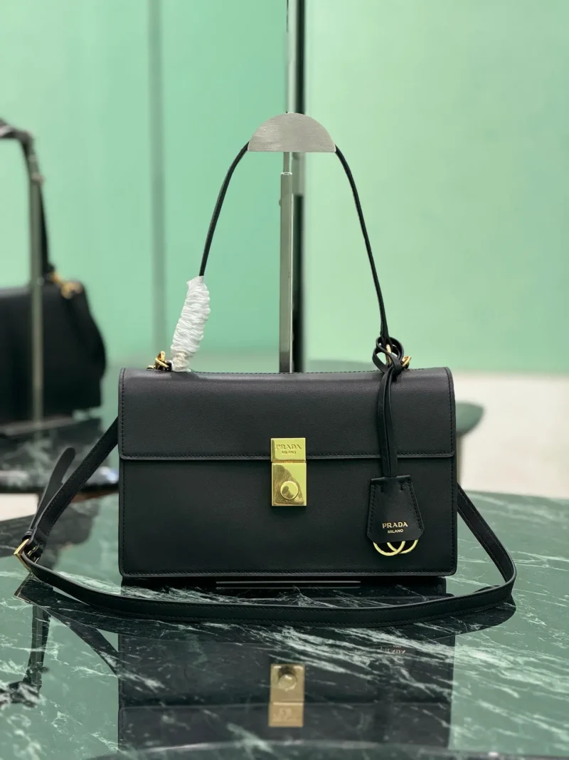 Catwalk handbag black size: length 28 x height 17 x bottom 11cm