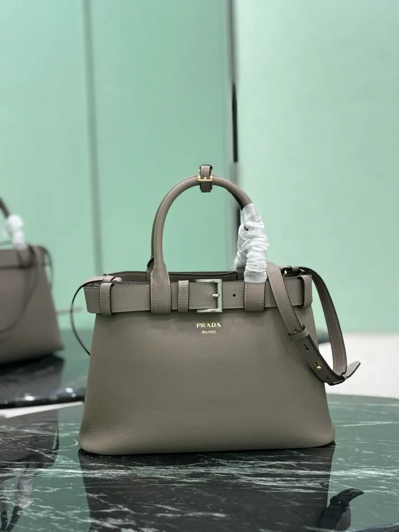 Drawstring handbag (small) size: 32 x 23 x 11 cm