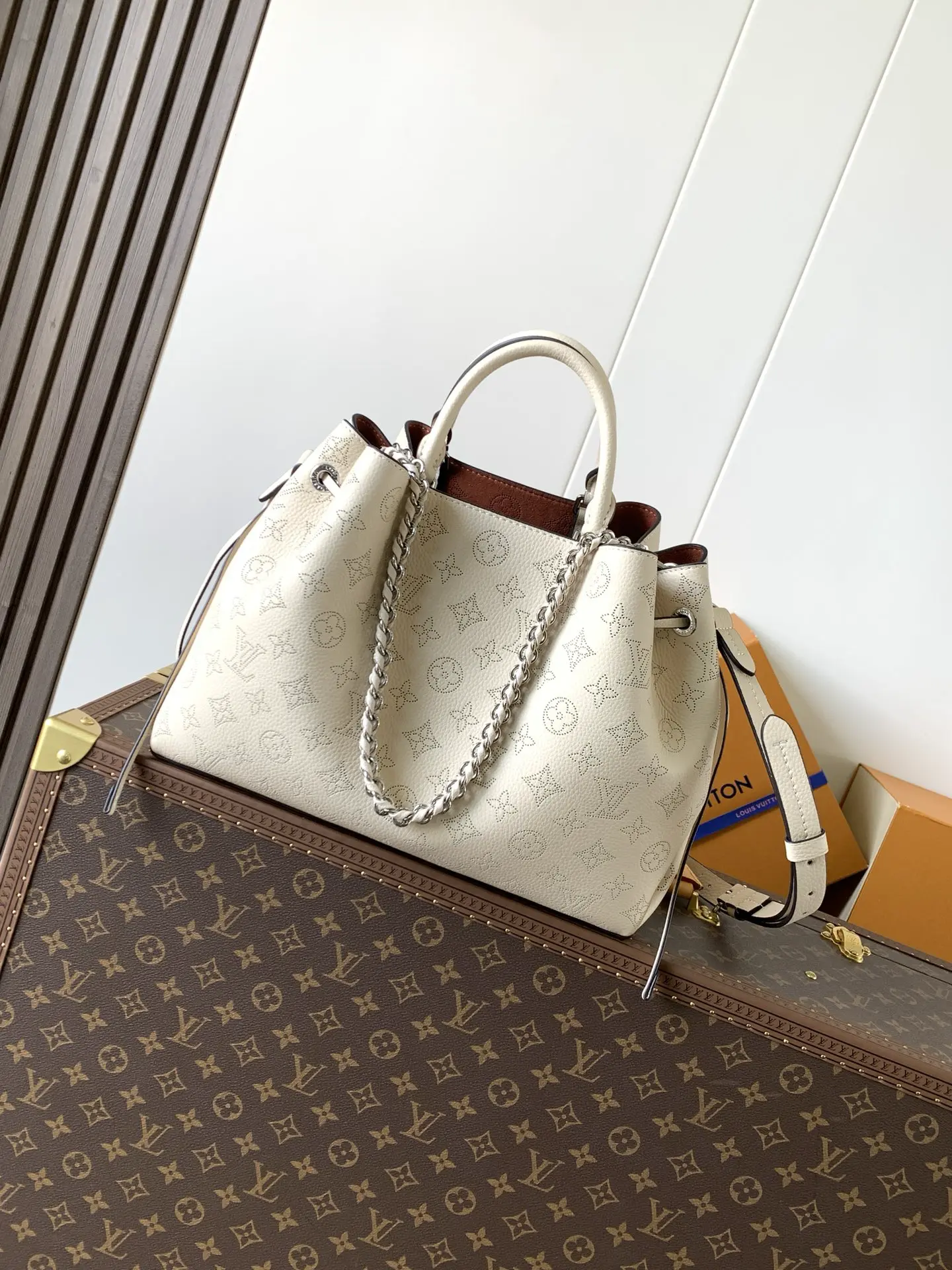 Bella Tote: 32.0 x 23.0 x 13.0 cm (L x H x W)11.jpg