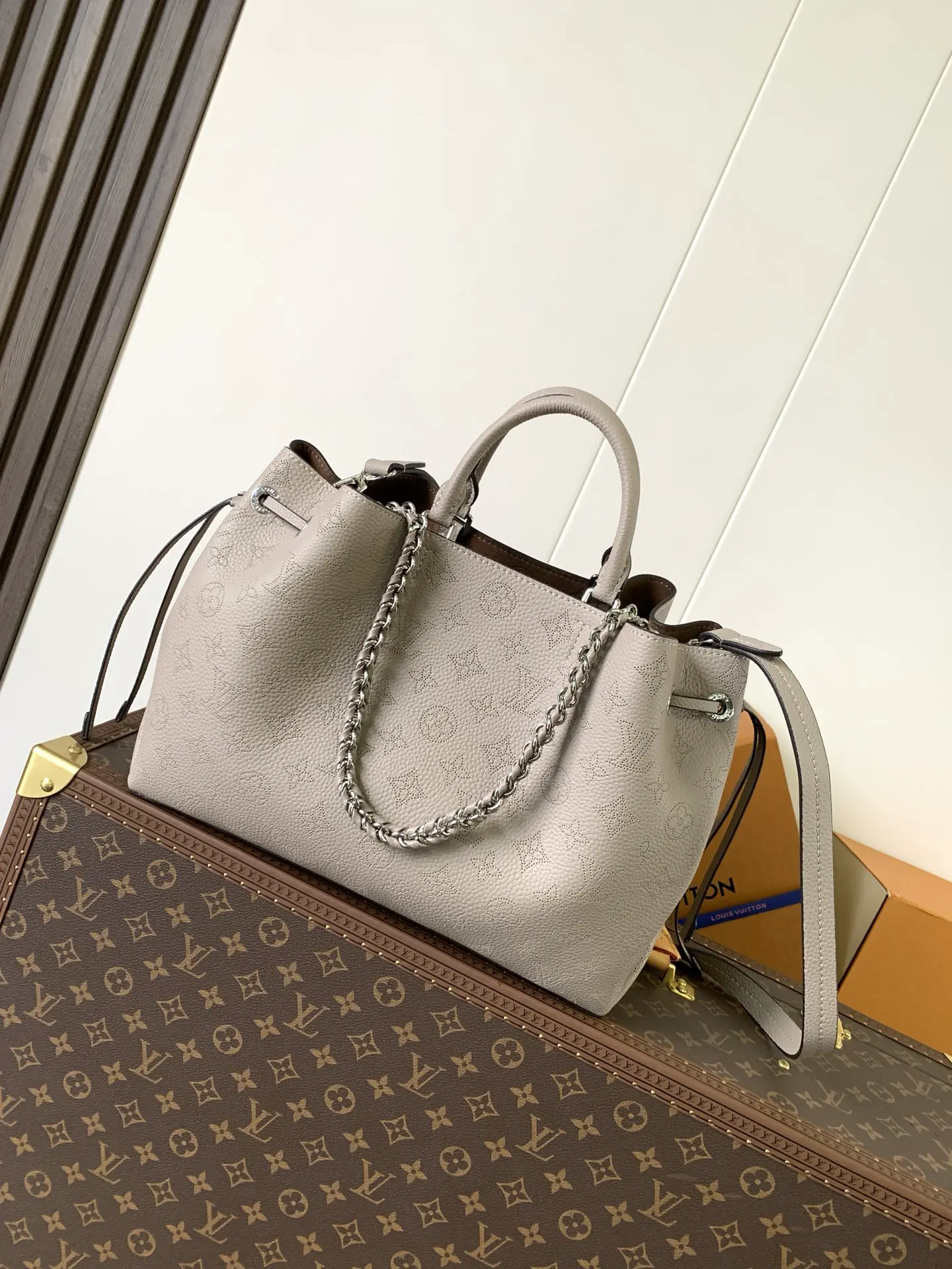 Bella Tote: 32.0 x 23.0 x 13.0 cm (L x H x W)12.jpg