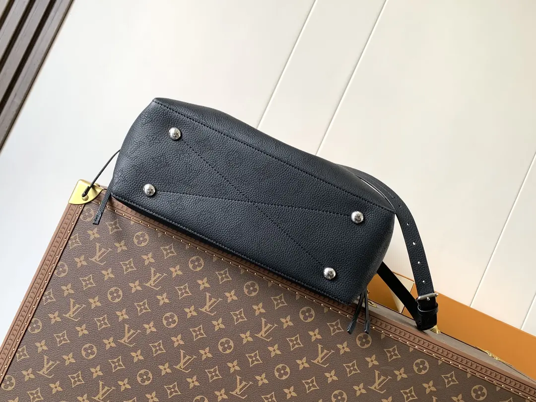 Bella Tote: 32.0 x 23.0 x 13.0 cm (L x H x W)2.jpg