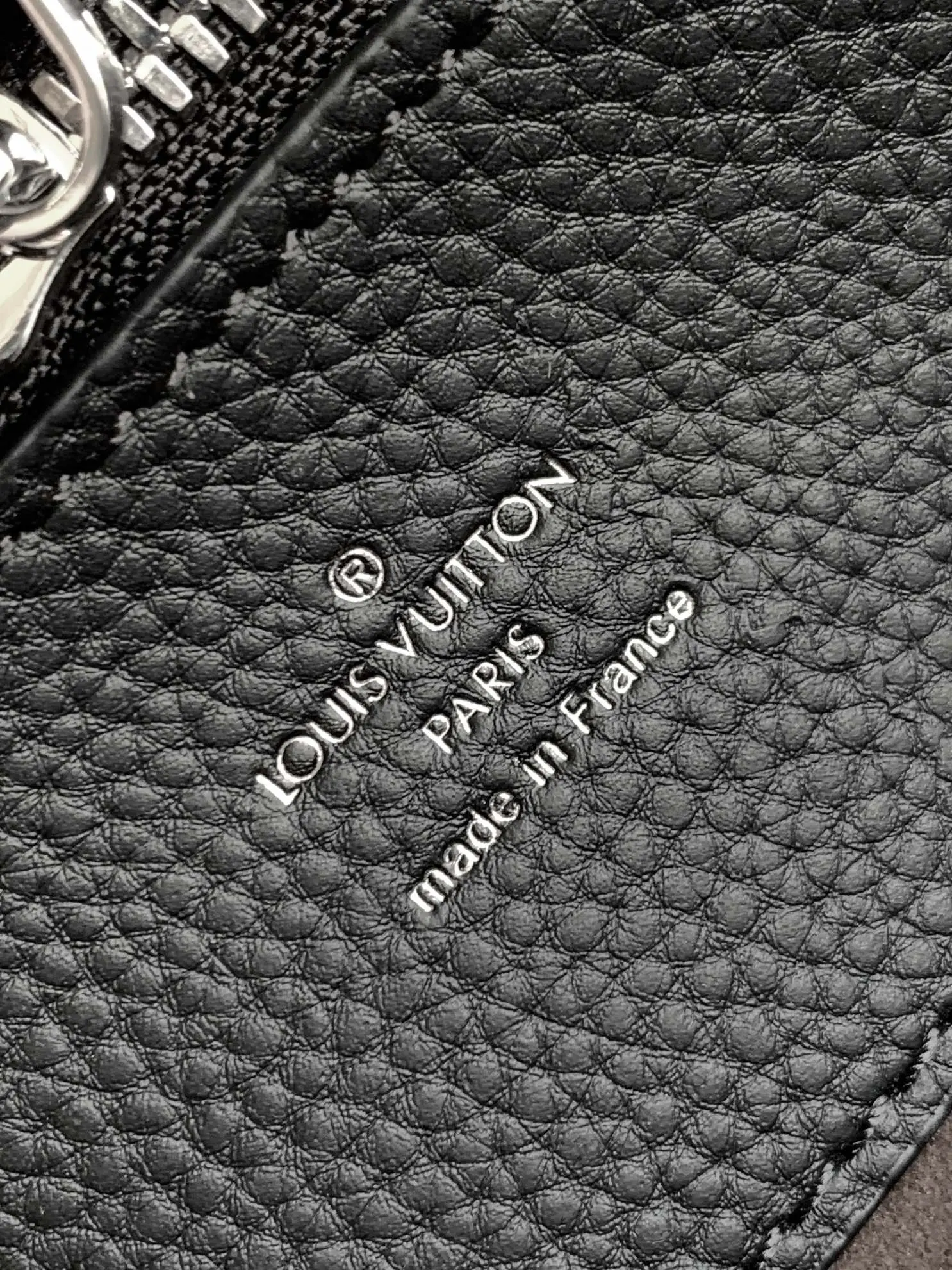 Bella Tote: 32.0 x 23.0 x 13.0 cm (L x H x W)4.jpg