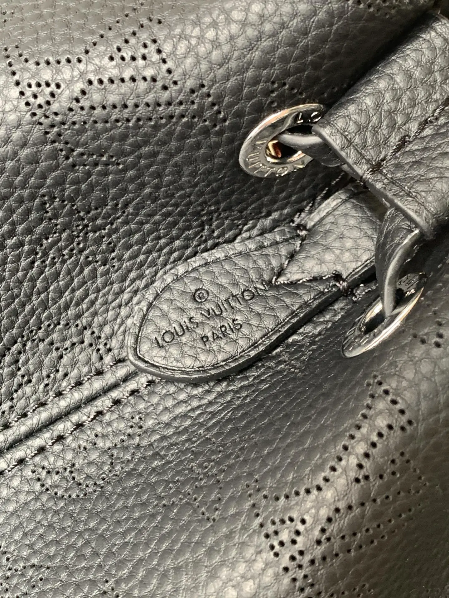 Bella Tote: 32.0 x 23.0 x 13.0 cm (L x H x W)5.jpg