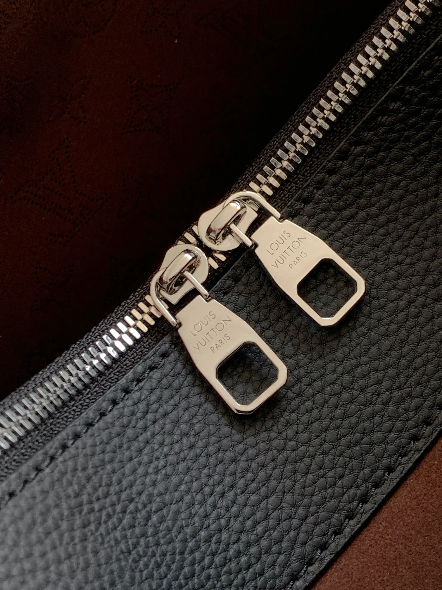 Bella Tote: 32.0 x 23.0 x 13.0 cm (L x H x W)7.jpg