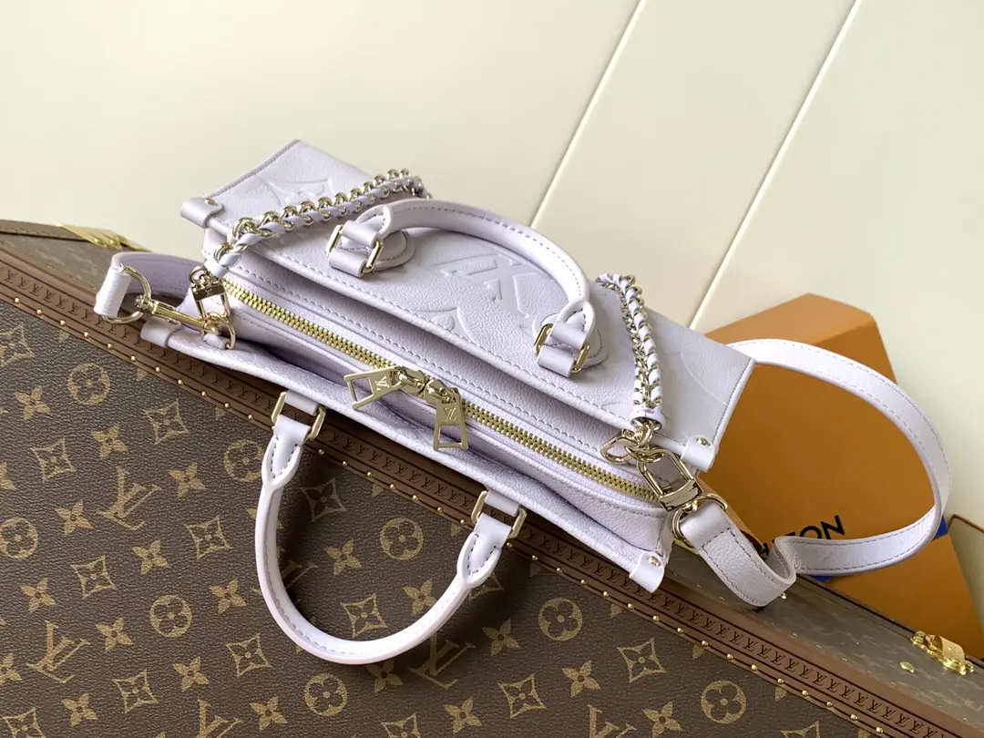 OnTheGo East West Bag Dimensions: 25.0 x 13.0 x 10.0 cm (L x H x W)6.jpg