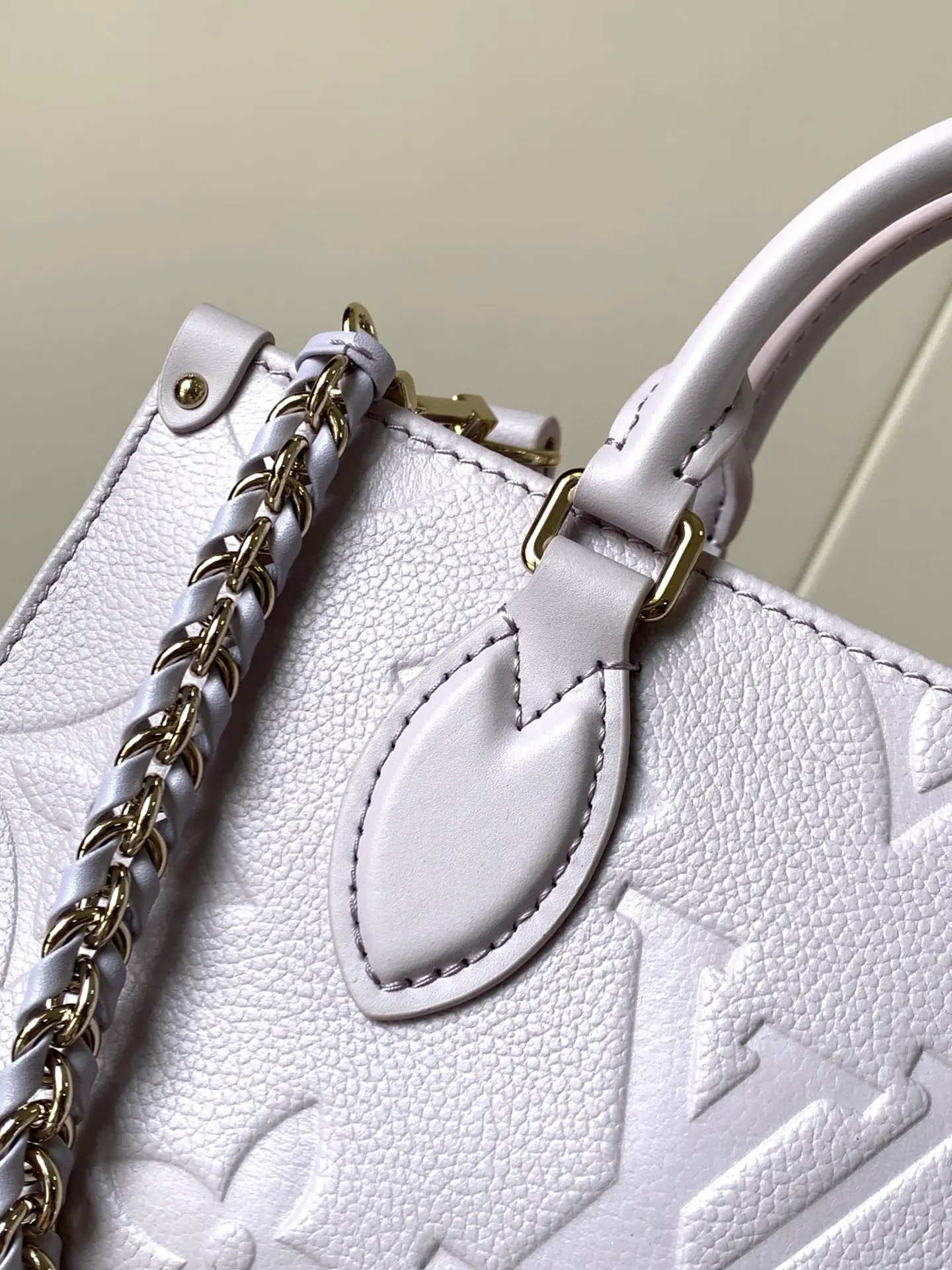 OnTheGo East West Bag Dimensions: 25.0 x 13.0 x 10.0 cm (L x H x W)7.jpg