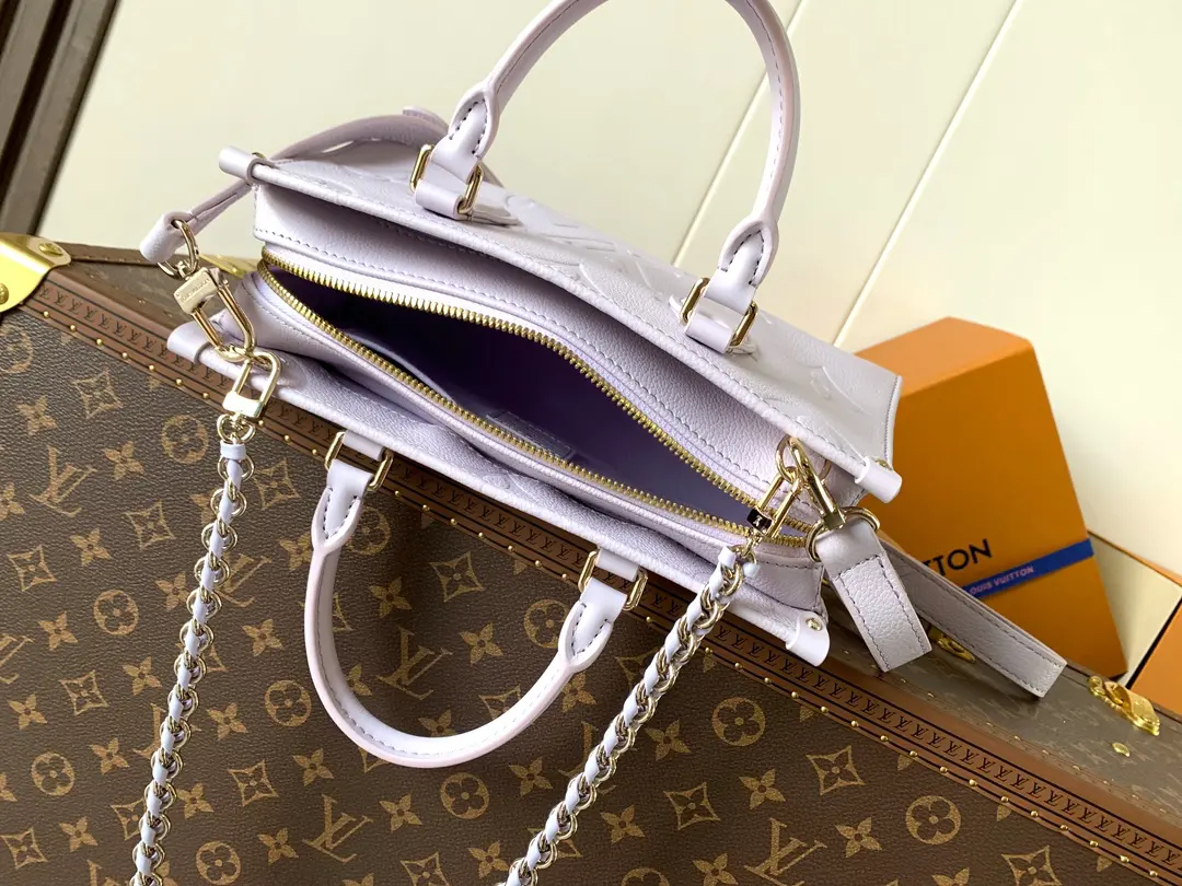 OnTheGo East West Bag Dimensions: 25.0 x 13.0 x 10.0 cm (L x H x W)8.jpg