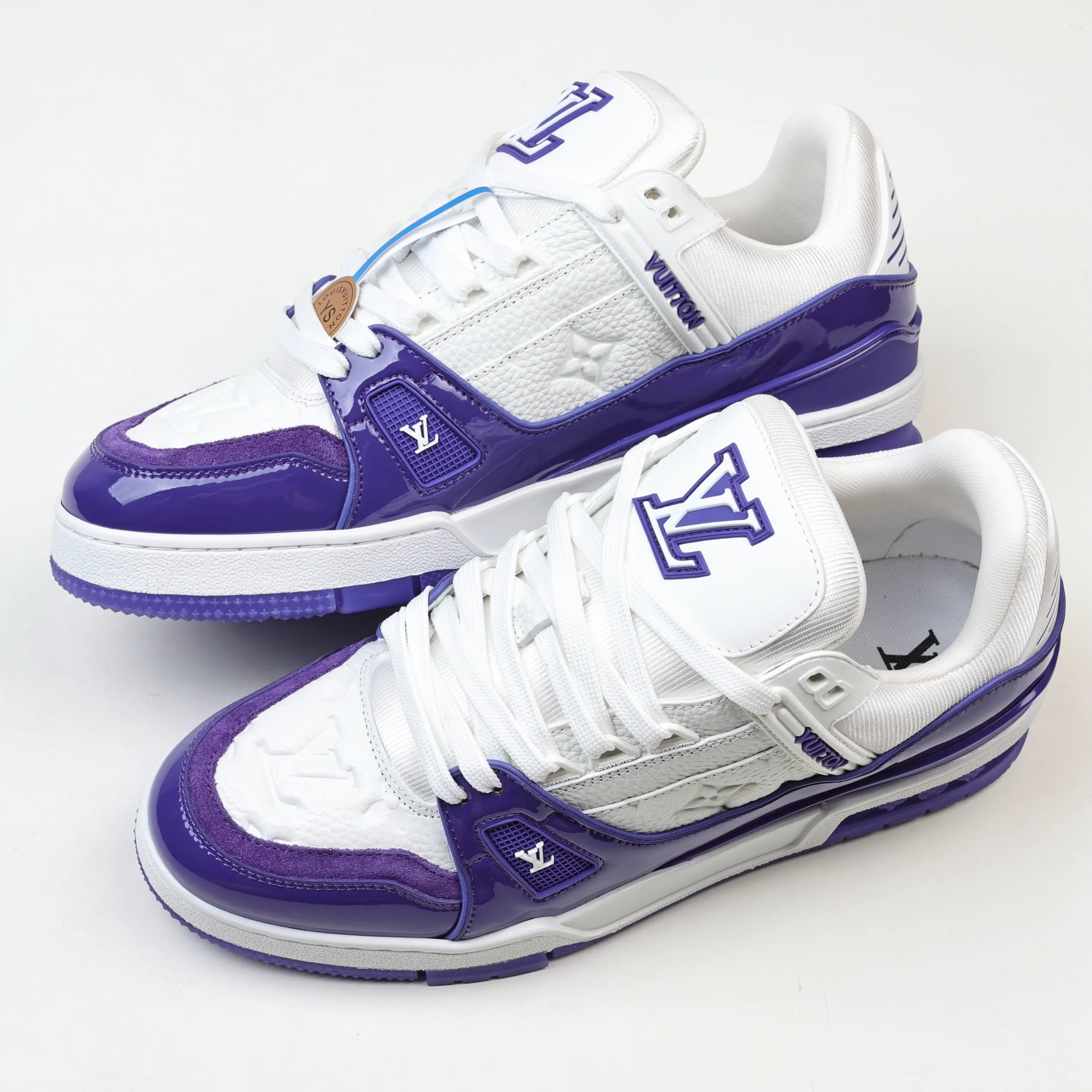 Trainer-Sneaker aus violettem genarbtem Kalbsleder und Lackleder mit Monogram-Logo10