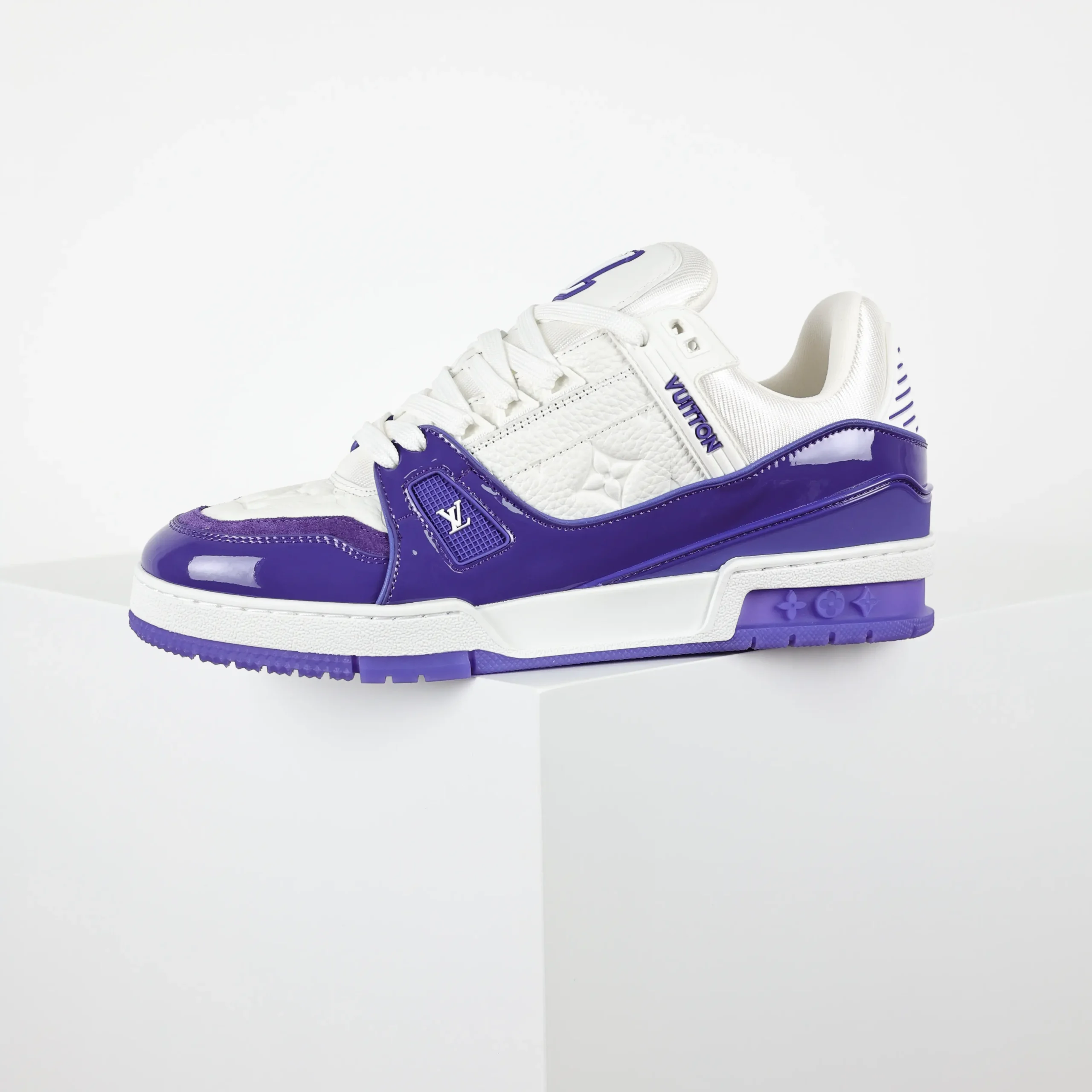 Trainer-Sneaker aus violettem genarbtem Kalbsleder und Lackleder mit Monogram-Logo4