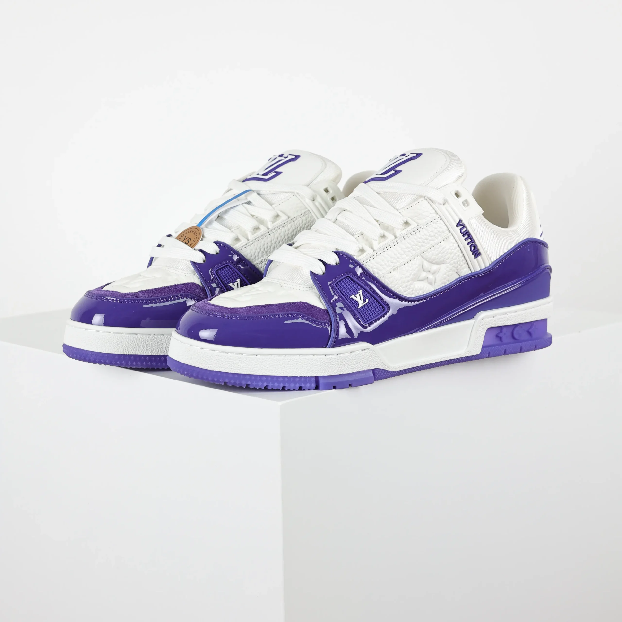 Trainer-Sneaker aus violettem genarbtem Kalbsleder und Lackleder mit Monogram-Logo5