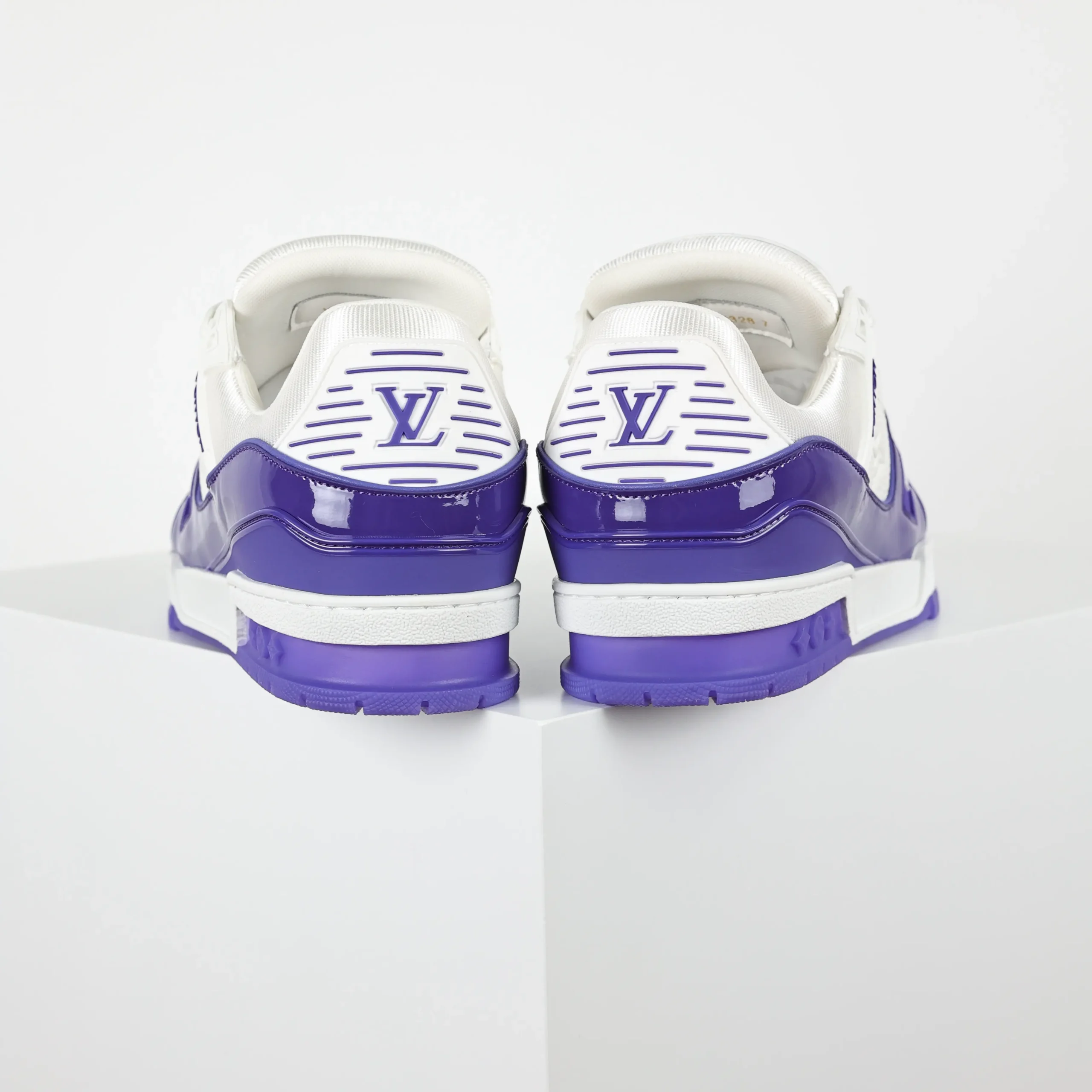 Trainer-Sneaker aus violettem genarbtem Kalbsleder und Lackleder mit Monogram-Logo6