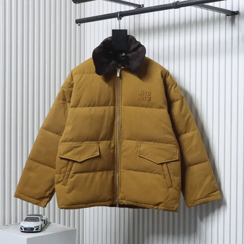 Appliqué Logo Fur Collar Down Jacket