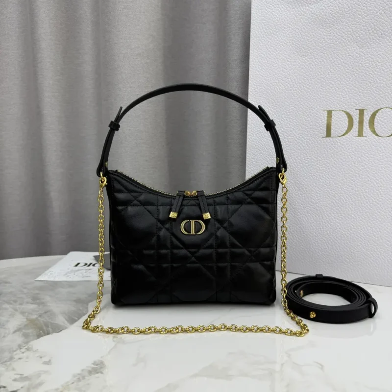 Miss Caro Chain Bag, Black. Dimensions: 21 x 17 x 7 cm (Length x Height x Width)