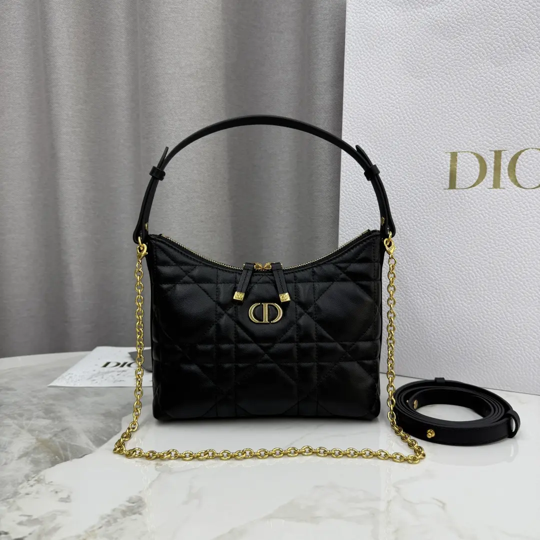 Miss Caro Chain Bag, Black. Dimensions: 21 x 17 x 7 cm (Length x Height x Width)4 Miss Caro Chain Bag, Black. Dimensions: 21 x 17 x 7 cm (Length x Height x Width)