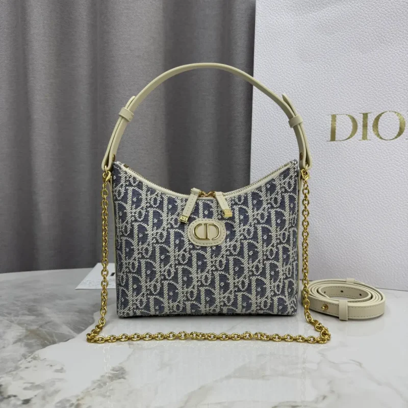 Miss Caro chain handbag, made of raffia cloth