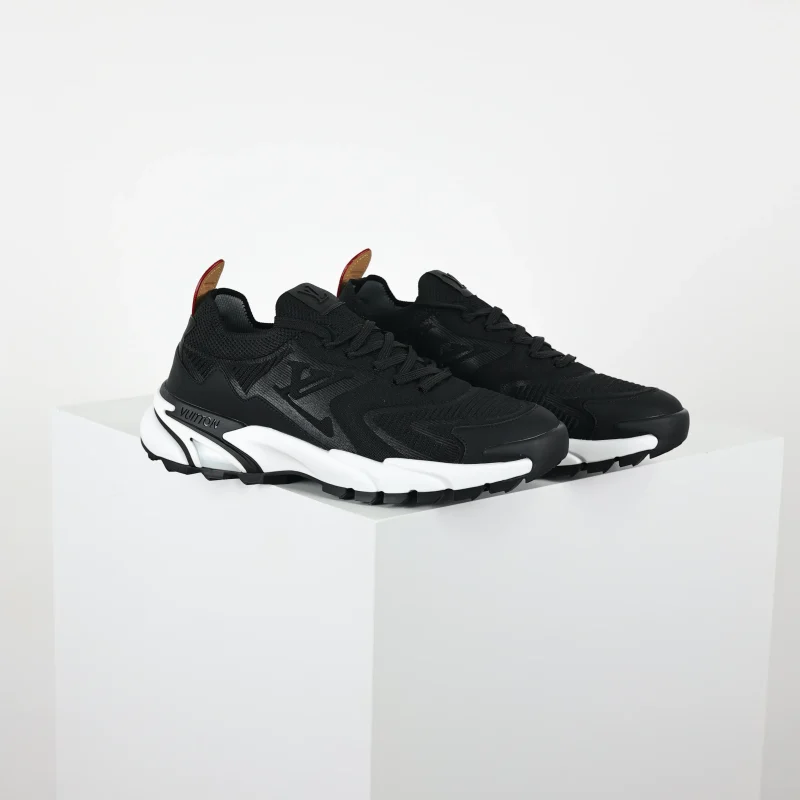 Runner Tatic knitted running shoes with laces in black and white