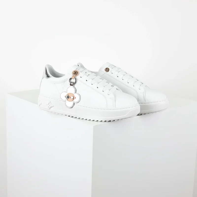 Time Out Sneaker aus schwarzem Epi-Kalbsleder Weiß Geprägter Druck2