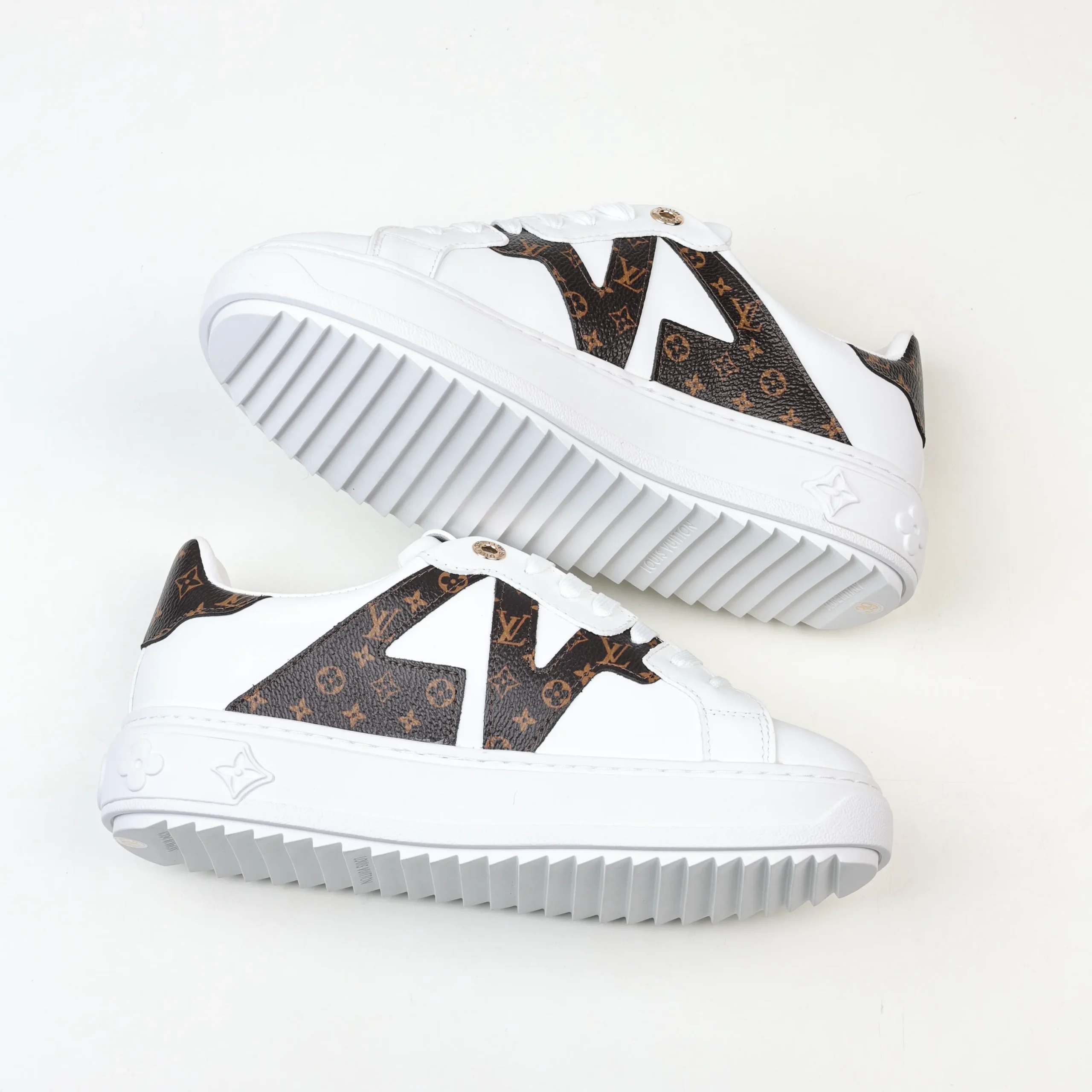 Time Out Sneakers Weißes Monogramm-Blumenmuster11