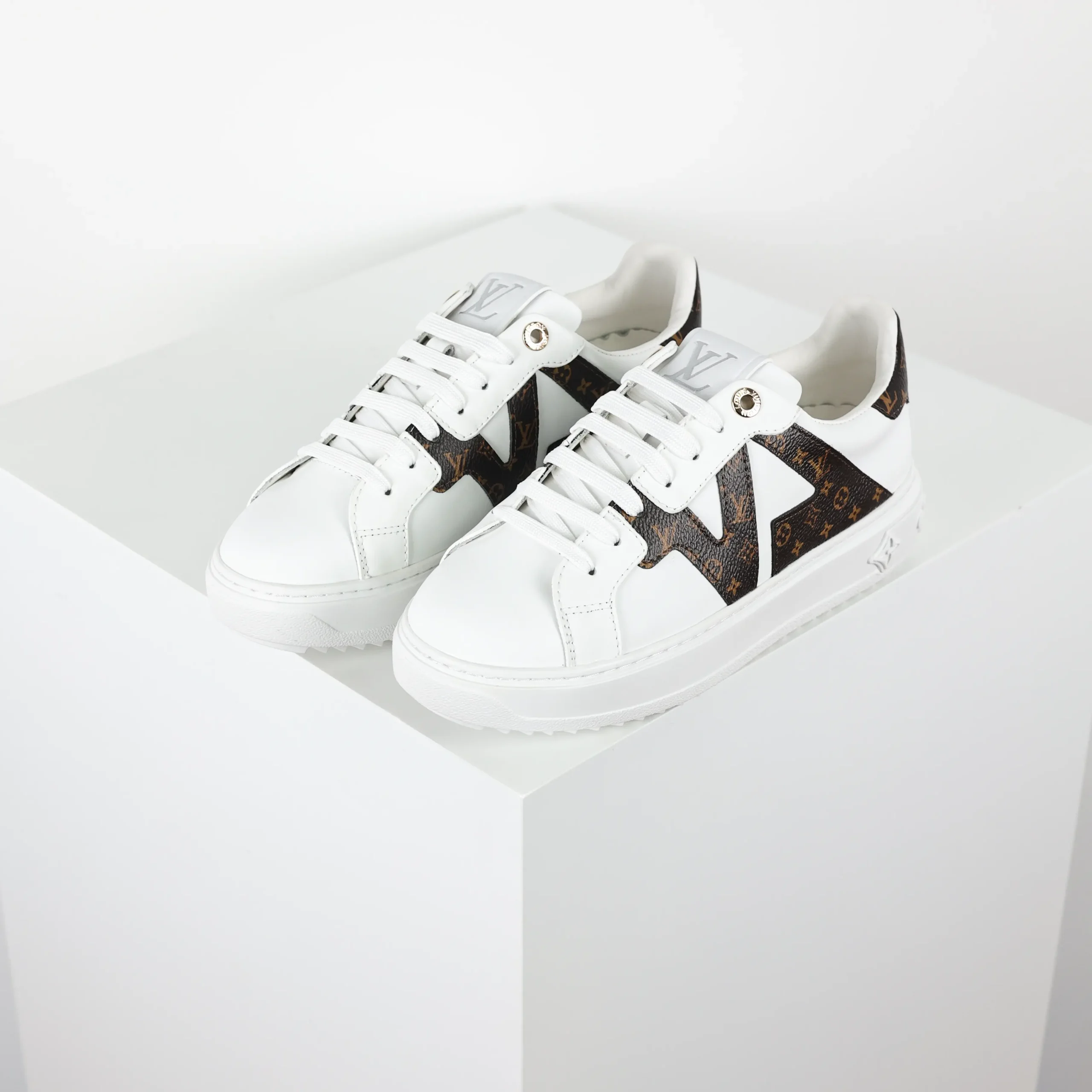 Time Out Sneakers Weißes Monogramm-Blumenmuster2