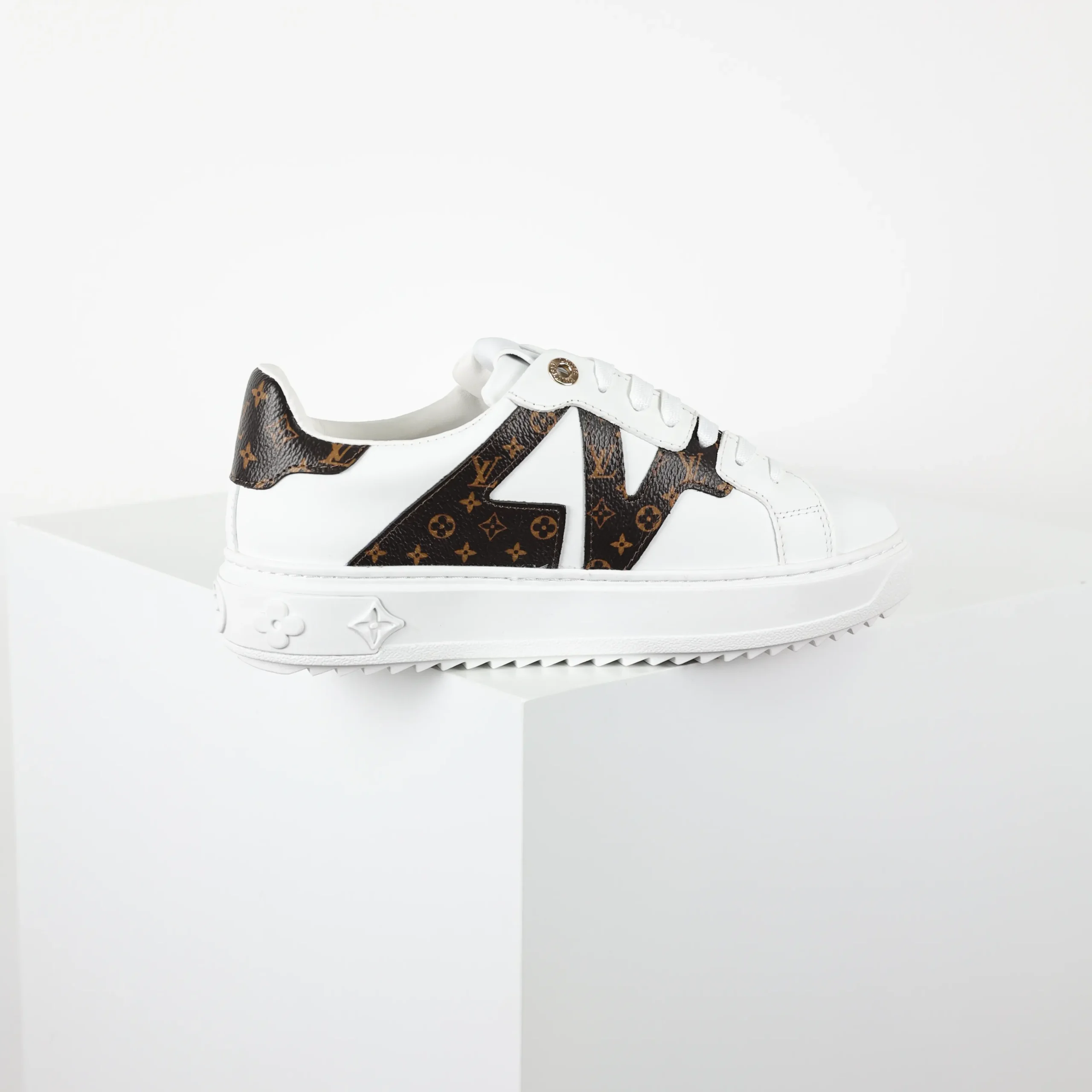 Time Out Sneakers Weißes Monogramm-Blumenmuster7