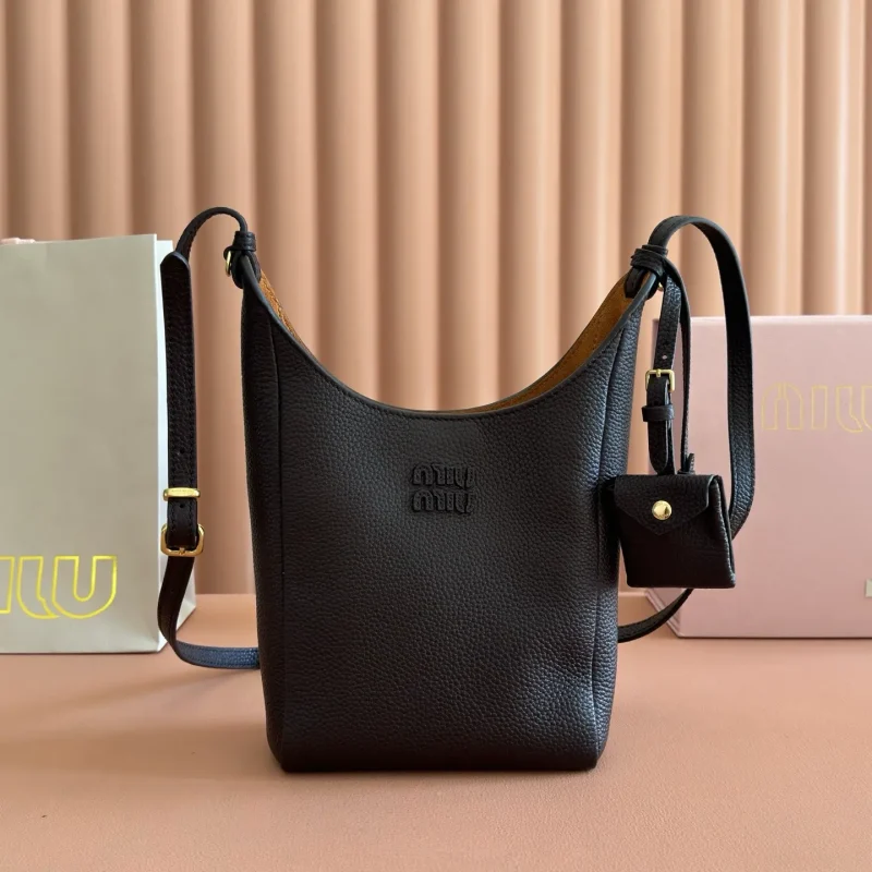 Tote bag, made of top-grade imported cowhide, black. Dimensions: 28 x 22.5 x 12 cm6