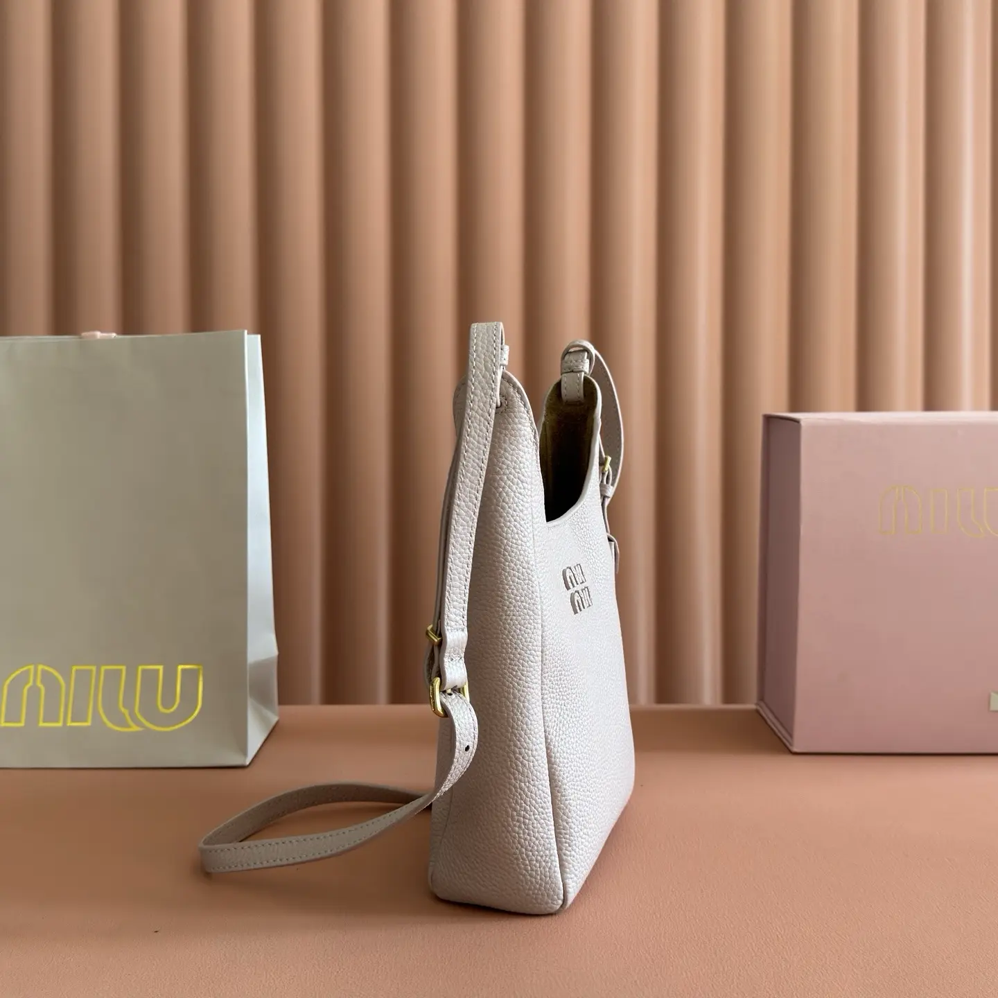 Tote bag made of top-grade imported cowhide4