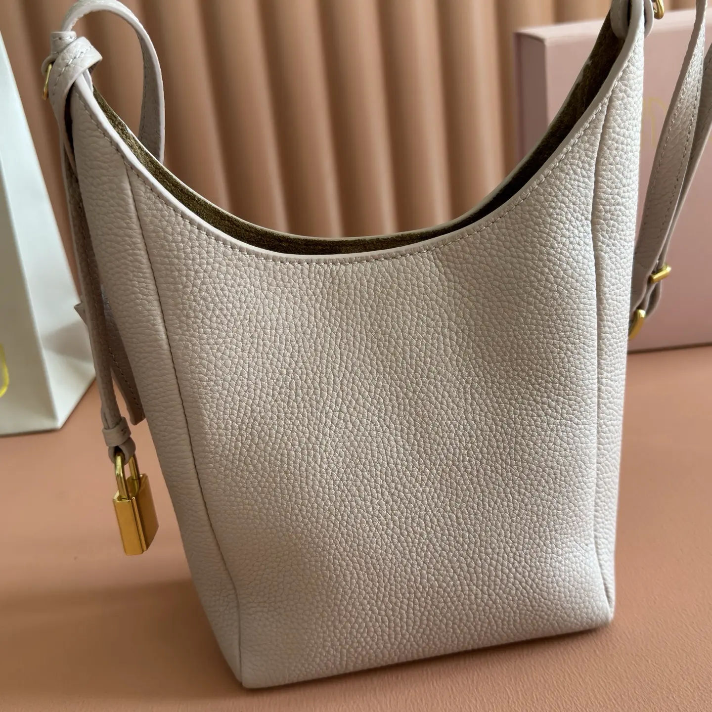 Tote bag made of top-grade imported cowhide5