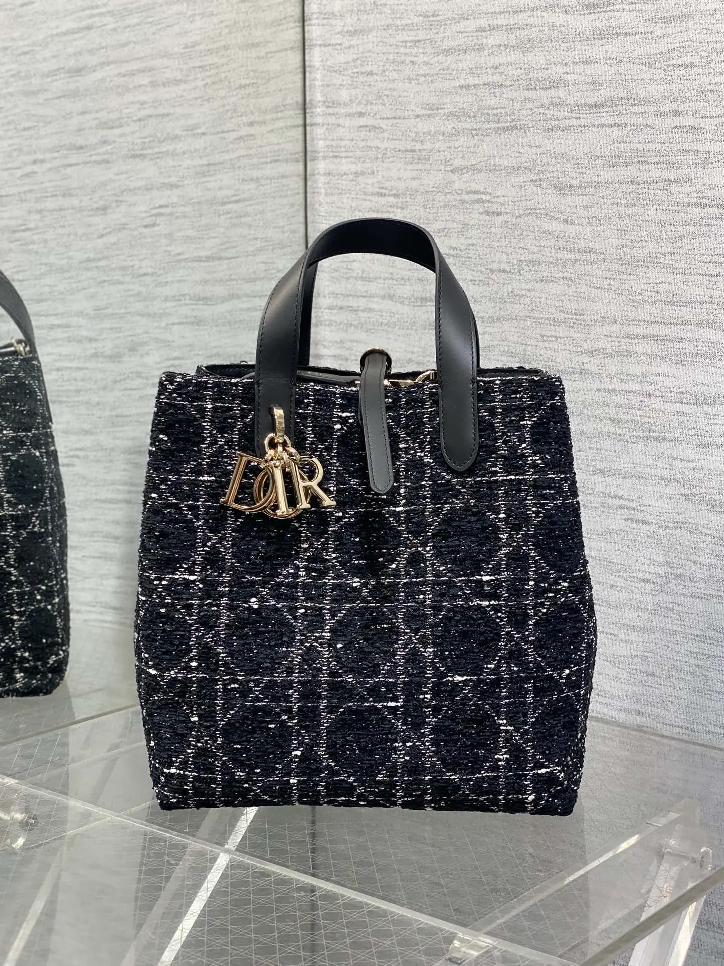 Toujours Vertical Custom-Made Shopping Basket Toujours Vertical Custom-Made Shopping Basket