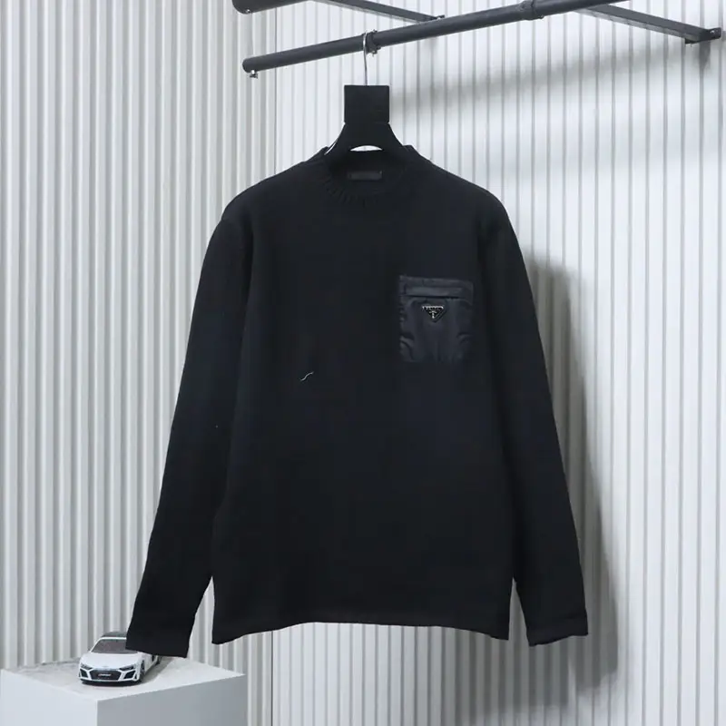 Nylon Pocket Triangle Label Sweater